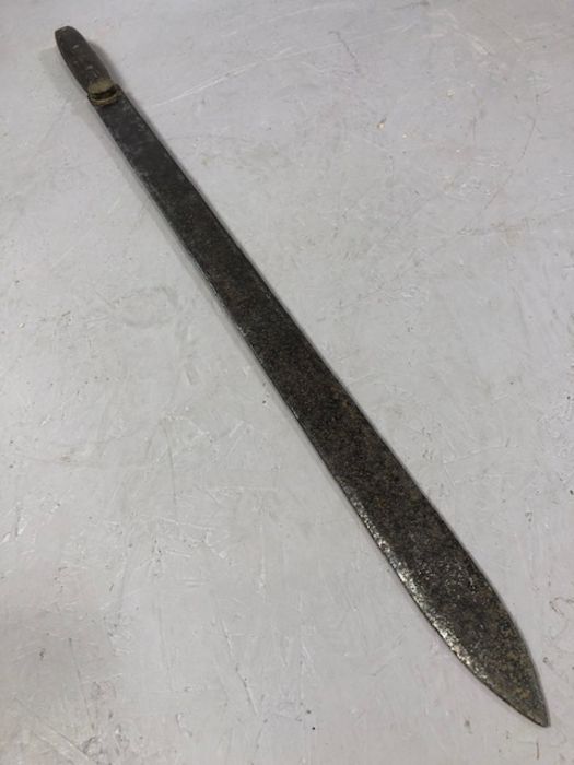 Militaria: an original English Broad Sword with wooden grip and brass fittings approx 120cm long - Image 4 of 6