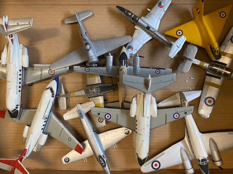 Large collection of made-up Airfix model aeroplanes, circa 150 - Bild 11 aus 11