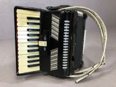 Stephanelli accordion with carrying straps