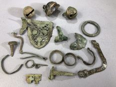 Collection of artefacts, possibly metal detecting finds, mostly bronze and of varying ages, to