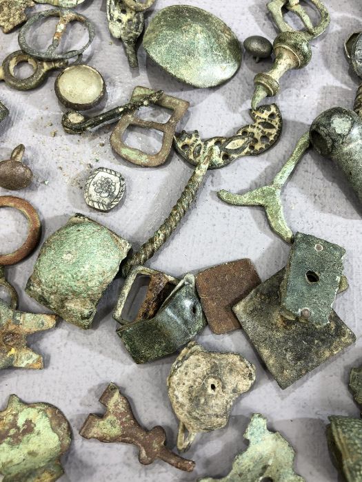 Collection of small artefacts, possibly metal detecting finds, mostly bronze, of varying ages, circa - Image 3 of 6