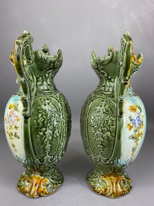 Pair of majolica twin handled urns, each approx 35cm tall - Image 4 of 7