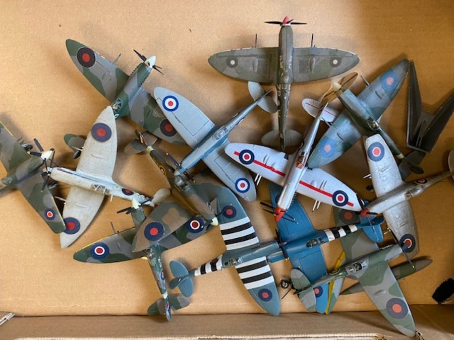 Large collection of made-up Airfix model aeroplanes, circa 150 - Bild 8 aus 11