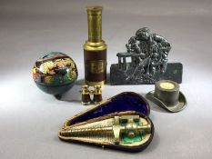 Interesting collection of curios to include a figural lead plaque, approx 11cm x 8cm, a folding