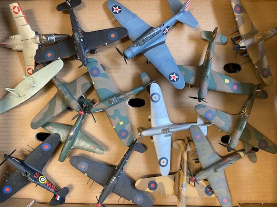 Large collection of made-up Airfix model aeroplanes, circa 150 - Bild 10 aus 11