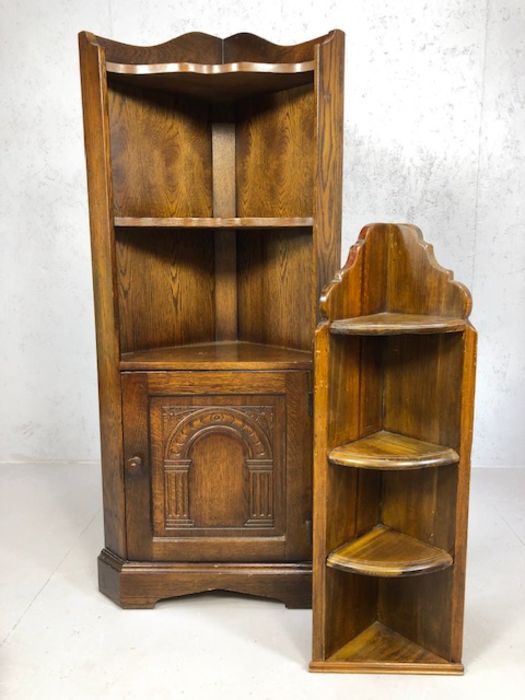 Five small piece of wooden vintage furniture to include corner cupboard/bookshelf, magazine rack, - Image 2 of 4
