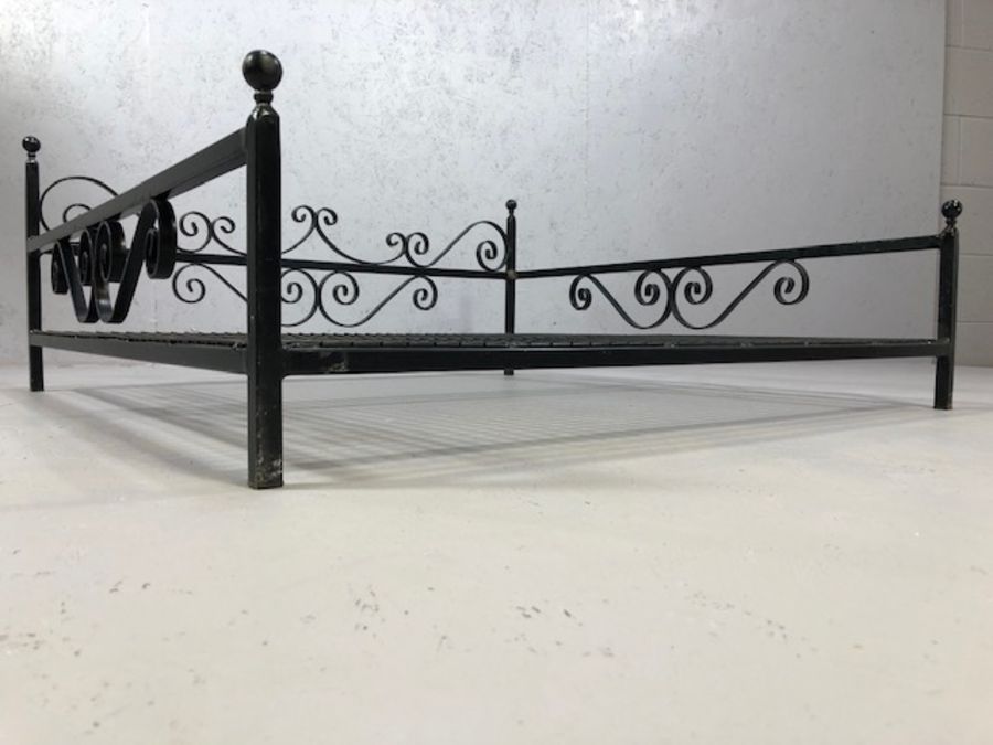 Large wrought iron dog's bed, individually made in blacksmith's forge, approx 105cm x 105cm, with - Image 5 of 5
