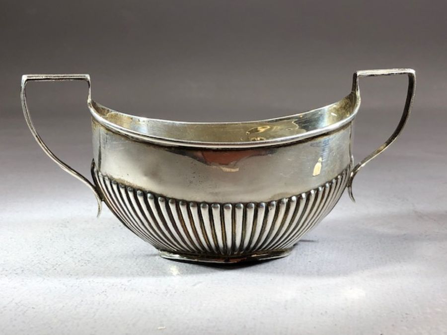 Silver hallmarked handled and fluted sugar bowl & milk jug approx 70g - Image 2 of 9