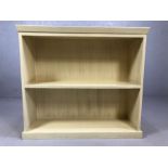 Freestanding bookshelf, approx 90cm x 30cm x 81cm tall