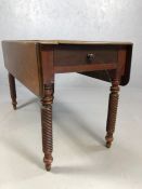 Drop leaf table on turned legs, approx 101cm x 106cm (extended)