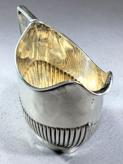 Silver hallmarked handled and fluted sugar bowl & milk jug approx 70g - Image 9 of 9