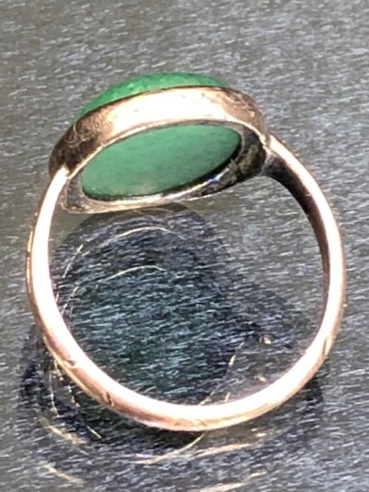 Vintage Gold ring set with an oval Jade stone approx 14.4mm x 11.7mm - Image 4 of 6