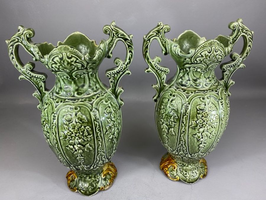 Pair of majolica twin handled urns, each approx 35cm tall - Image 6 of 7