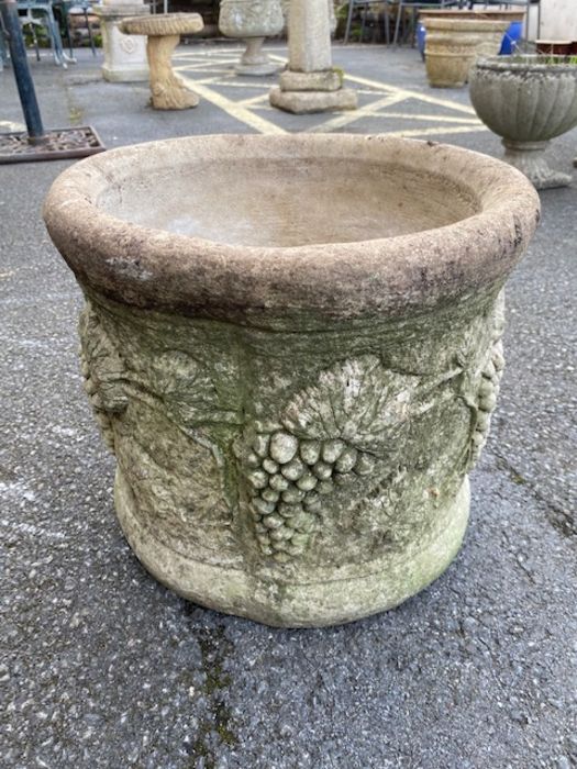 Concrete garden planter with grapevine design, approx 36cm tall - Image 3 of 4