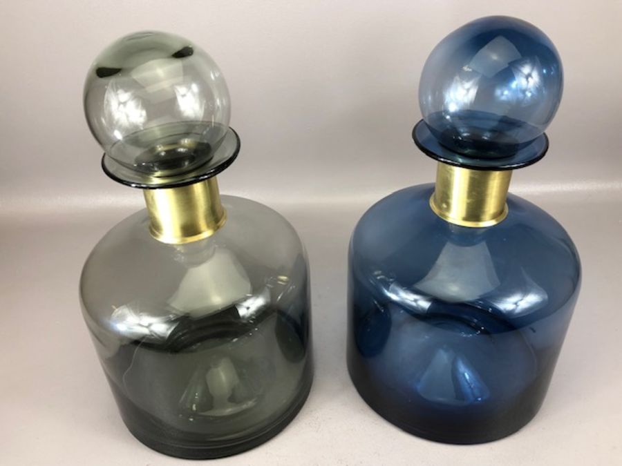Two large contemporary apothecary-style glass jars with stoppers, each approx 38cm in height - Bild 2 aus 4
