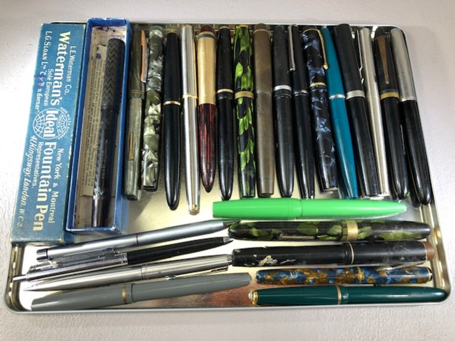 Collection of vintage pens many fountain pens