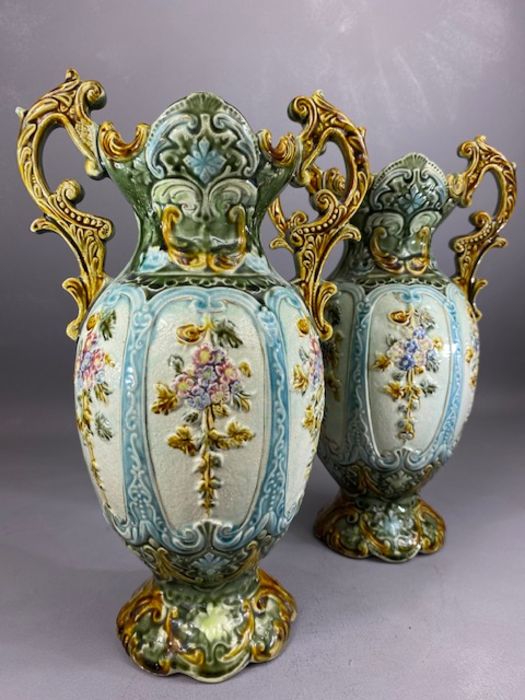 Pair of majolica twin handled urns, each approx 35cm tall - Image 3 of 7