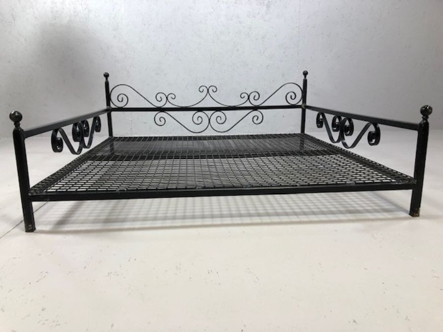 Large wrought iron dog's bed, individually made in blacksmith's forge, approx 105cm x 105cm, with - Image 3 of 5