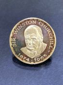 18ct Gold Coin commemorating the Life of Winston Churchill 1874 - 1965 with the reverse