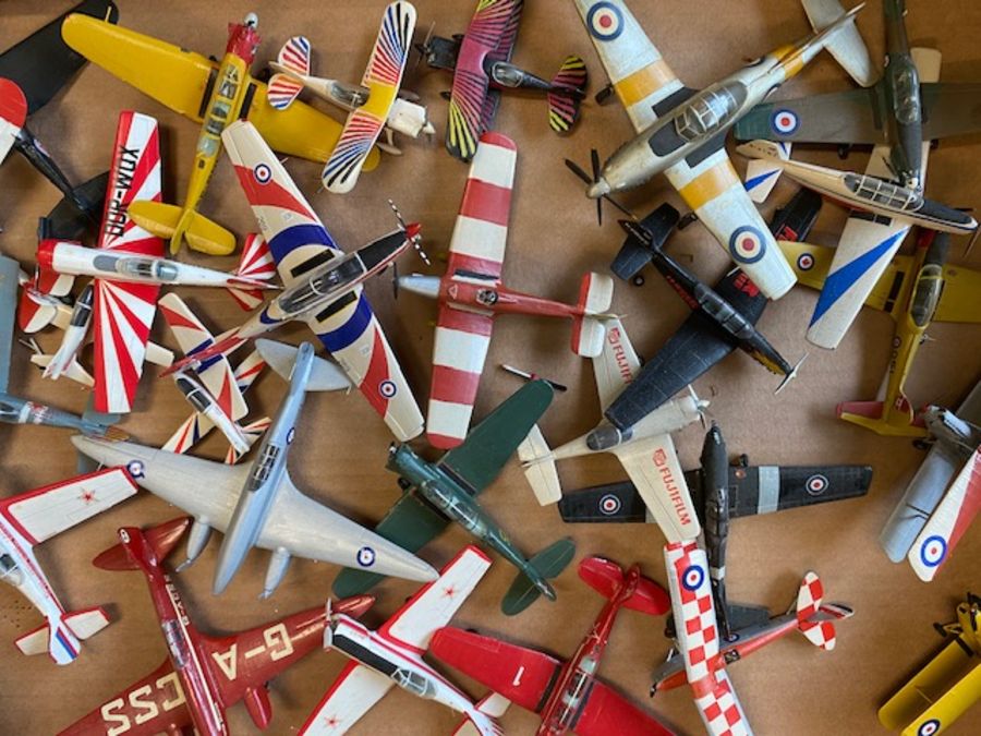 Large collection of made-up Airfix model aeroplanes, circa 150 - Bild 6 aus 11