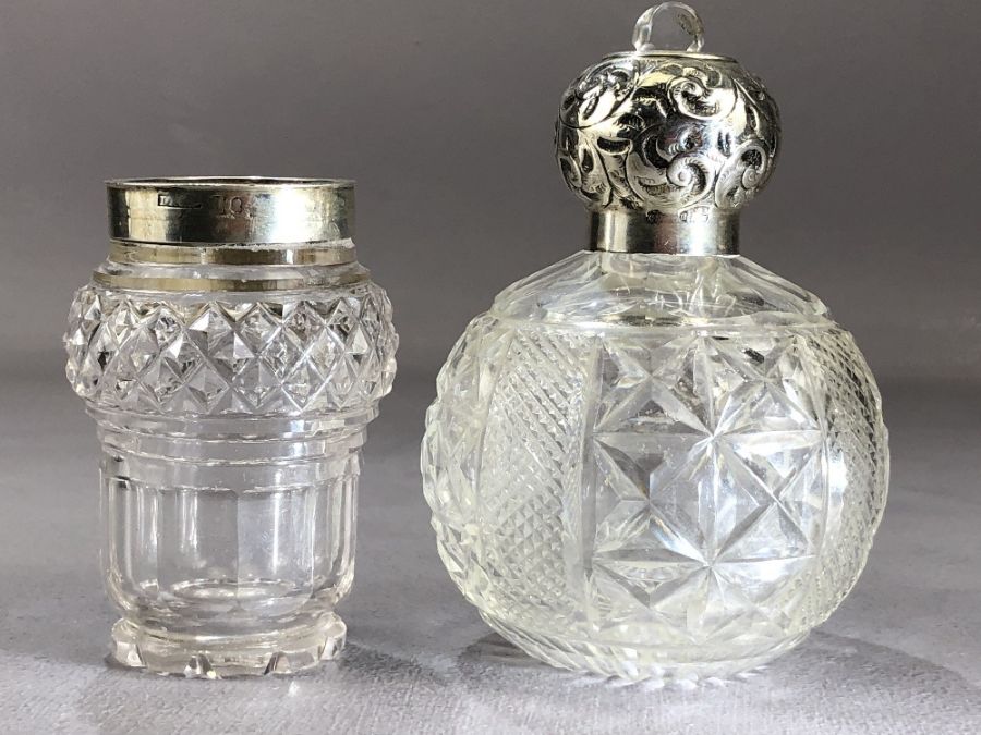 Collection of four cut glass and silver hallmarked collared bottles the tallest approx 18cm - Bild 6 aus 8