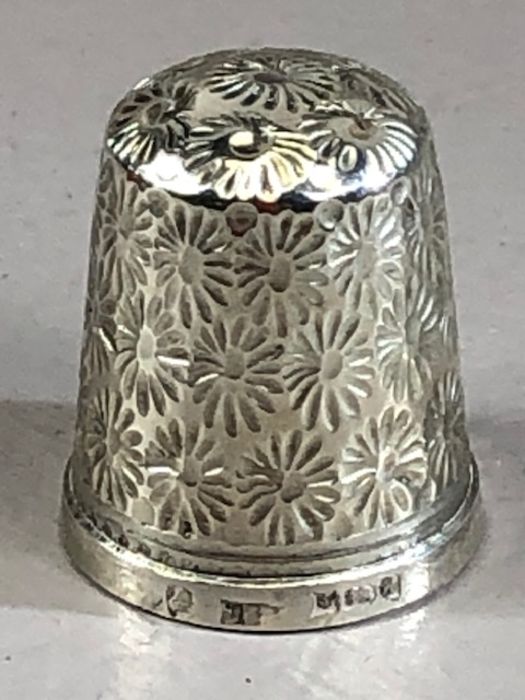 Nut thimble case in the shape of an Acorn which unscrews to reveal a silver hallmarked thimble - Image 5 of 5