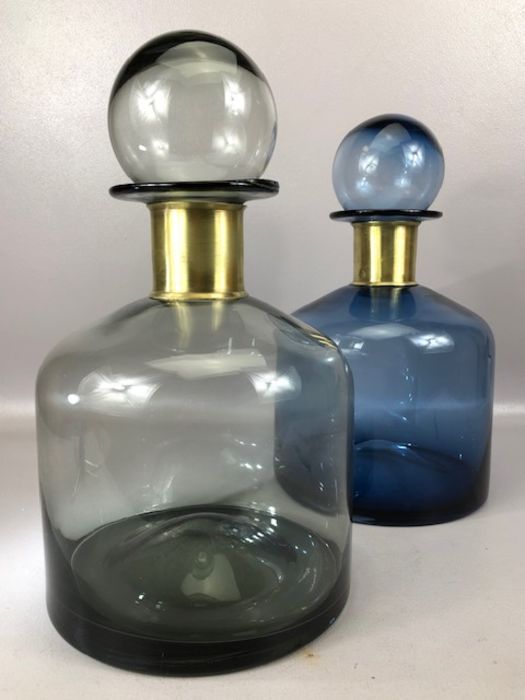 Two large contemporary apothecary-style glass jars with stoppers, each approx 38cm in height - Bild 4 aus 4