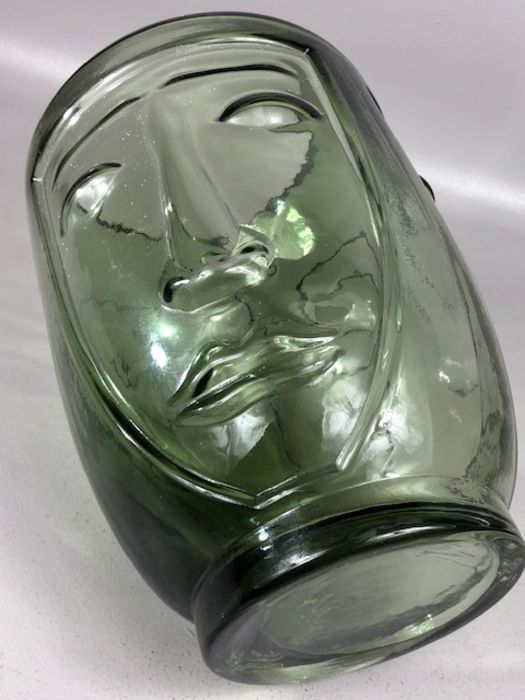Contemporary green vase with face design to sides, approx 28cm in height - Image 5 of 5
