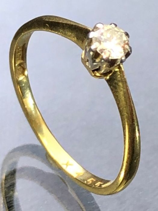 18ct Gold ring set with single solitaire diamond approx .33ct - Bild 3 aus 4