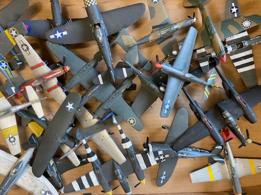 Large collection of made-up Airfix model aeroplanes, circa 150 - Bild 7 aus 11