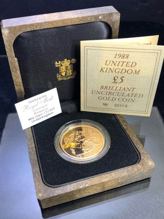 United Kingdom £5 five pound Brilliant Uncirculated Gold coin in original box with paperwork No