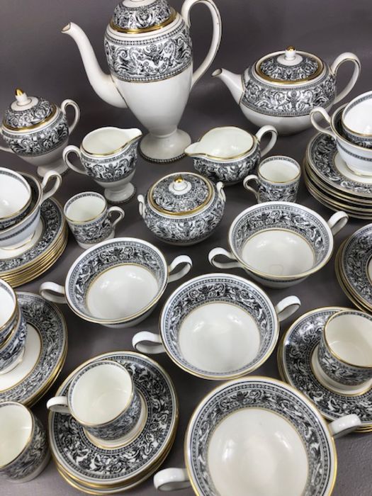 Wedgwood 'Florentine' black and gilt tea and coffee set to include coffee pot, sugar bowl, cream - Image 2 of 7