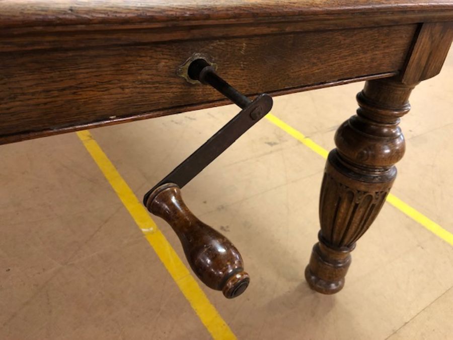Extending dining table on baluster legs and castors, with winder, approx 182cm x 114cm (extended) - Image 5 of 5