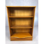 Bookshelf with two adjustable shelves, approx 75cm x 33cm x 110cm
