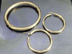 Matching Set of 9ct Gold jewellery to include 9ct Gold bangle and a pair of 9ct Gold earrings