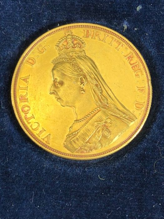 United Kingdom Victorian coins: Victorian 1887 coin set to include Gold 5 pound & 2 pound coins, - Image 4 of 7