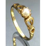 9ct Gold ring set with a single Pearl and with Gold heart shaped shoulders approx size 'M'