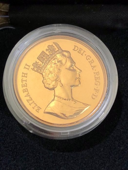 United Kingdom £5 five pound Brilliant Uncirculated Gold coin in original box with paperwork No - Image 3 of 5
