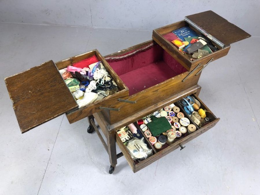 Vintage oak extending work box with drawer, on castors - Image 3 of 4