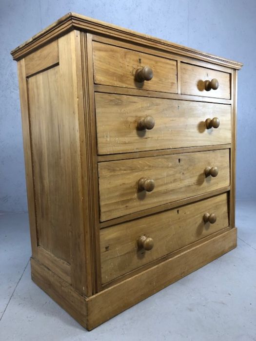 Pine chest of five drawers, approx 103cm x 49cm x 100cm tall - Image 4 of 4