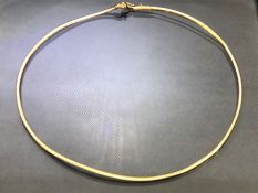 18ct Gold Necklace marked 750, Choker style with safety catch approx 43cm in length and 12.7g