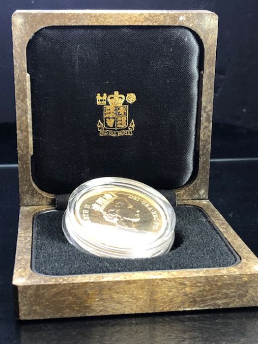 United Kingdom £5 five pound Brilliant Uncirculated Gold coin in original box with paperwork No - Image 4 of 5