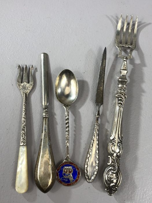 Collection of Flatware all with silver handles - Image 4 of 5