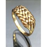 9ct Gold ring of twisted design approx size 'R' & 4g