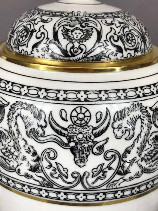 Wedgwood 'Florentine' black and gilt tea and coffee set to include coffee pot, sugar bowl, cream - Image 5 of 7