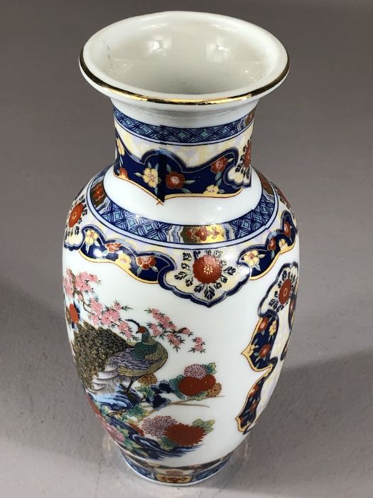 Japanese Imari ware charger, approx diameter: 31cms and Japanese Imari vase, approx height 15cms. - Image 5 of 6