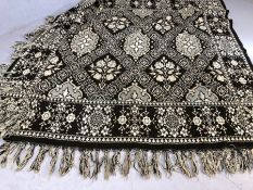 Textiles: Double sided all over floral patterned throw / blanket with tassels, approx 220cm x 230cm