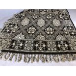 Textiles: Double sided all over floral patterned throw / blanket with tassels, approx 220cm x 230cm