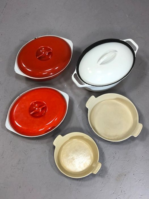 Collection of vintage Le Creuset kitchenware to include casserole dishes with lids etc (5) - Image 3 of 5