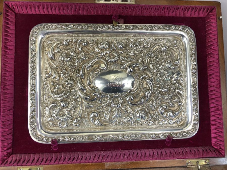 Silver hallmarked Walker & Hall travelling vanity set. Solid silver tray, four silver backed - Image 3 of 13